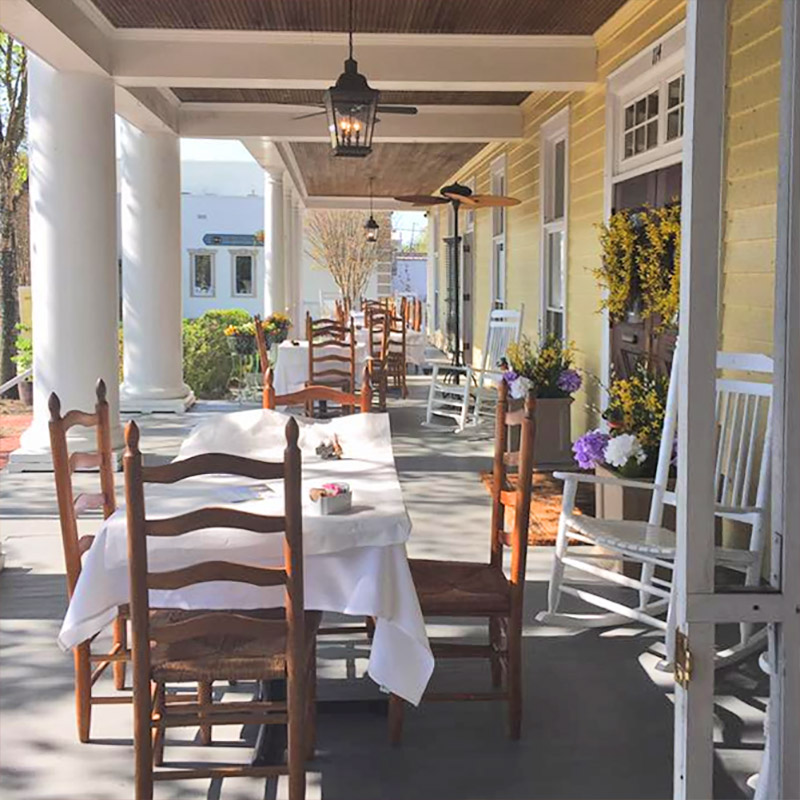 The Henry Clay Inn - Outdoor Porch Seating
