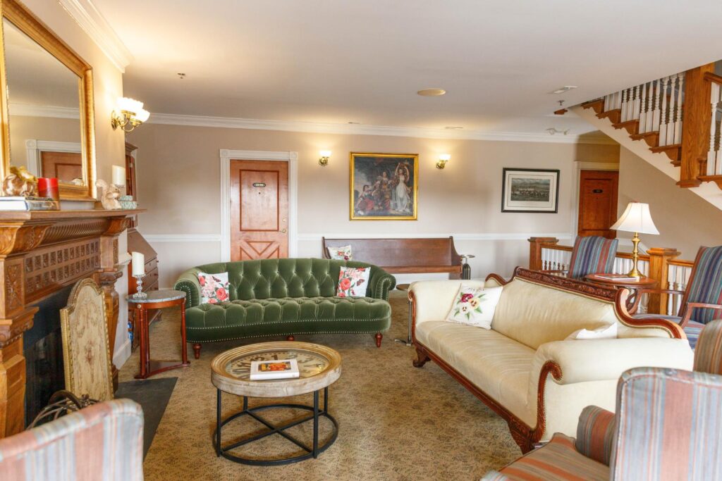 upstairs parlor at the henry clay inn